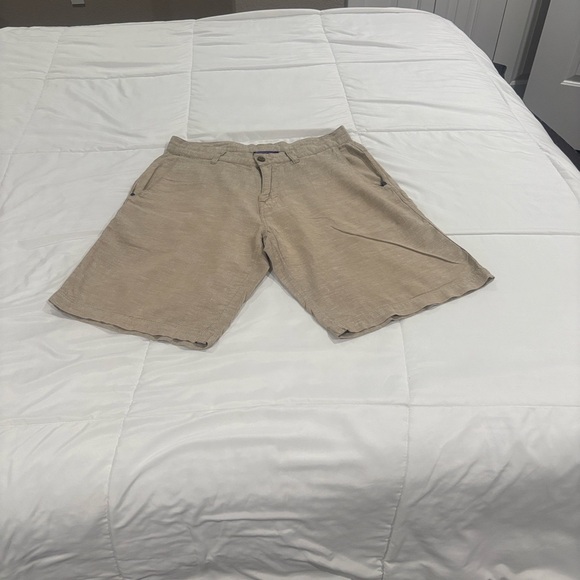 Patagonia Men's Beige Flat Front Shorts - Picture 2 of 8